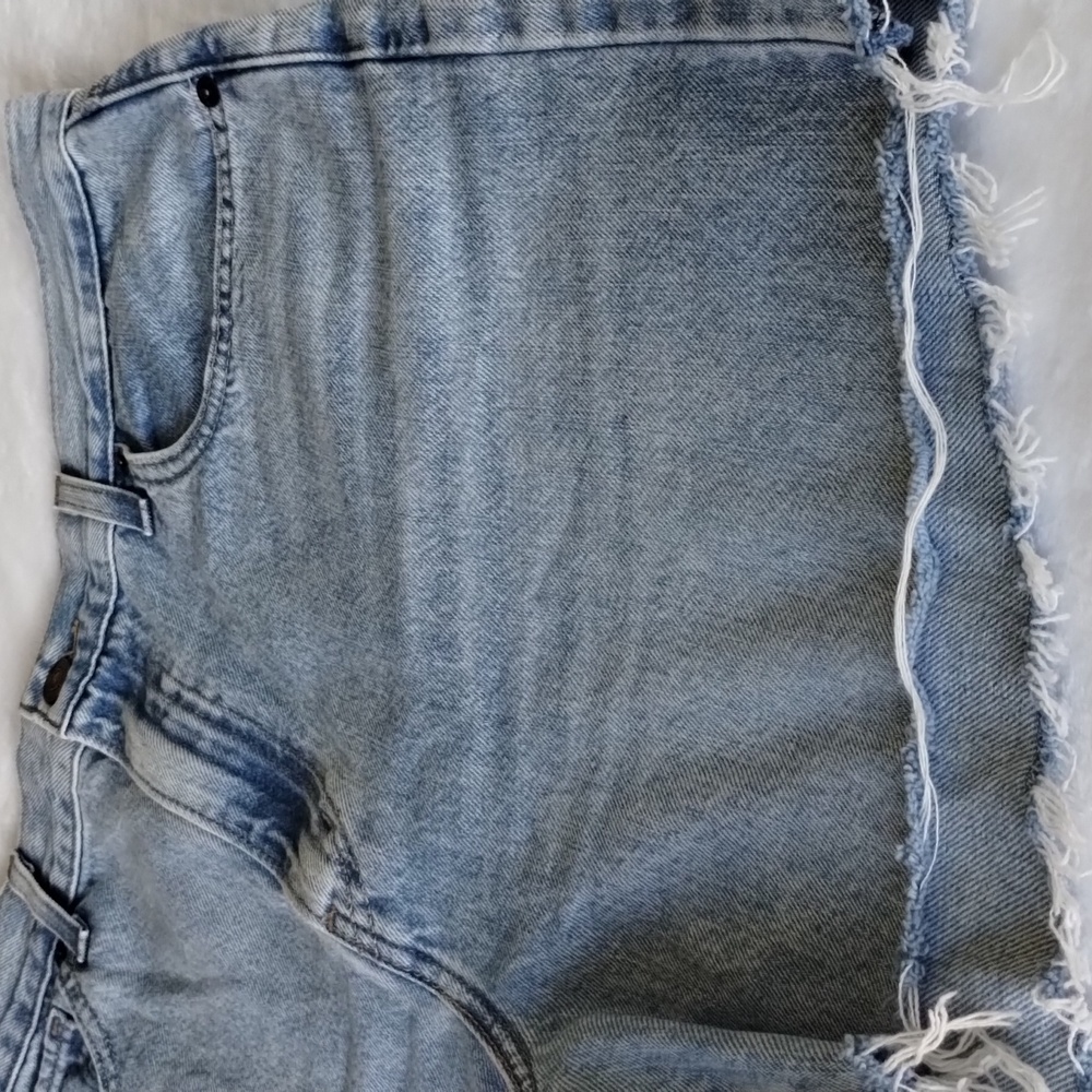 Levi’s Classic Ribcage High Rise Cut Off Denim Jean Shorts - Picture 6 of 14